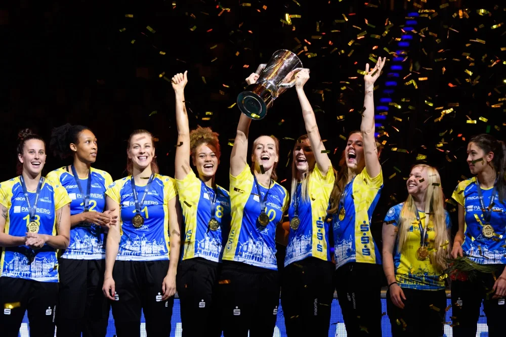 Werbung für den Volleyballsport: Schwerin verteidigt comdirect Supercup-Titel