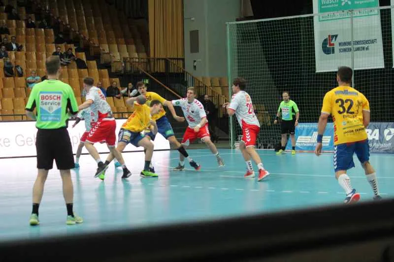 Stiere gewinnen gegen Berlin mit 30:29