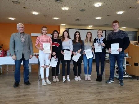 Berufung des Spring-Kader 2019 v.l.n.r. Tessa Leni Thillmann, Hermine Burchard, Lilli Plath, Rica Marlene Scholz, Christin Wascher Juliana Jakubiec; Christoph Maack, es fehlt Disziplintrainer Heiko Strohbehn