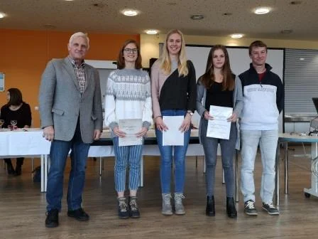 Berufung des Vielseitigkeit-Kader 2019 v.l.n.r. Dr. Dittmann, Präsident LV MV, Emma Kümmel, Katharina Donst, Jule Christin Gürgens und Disziplintrainer Andreas Brandt, es fehlt Disziplintrainerin Bianca Sack