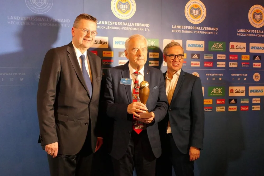 Rudi Hillmann erhält Goldenen Ball im Bereich Ehrenamt