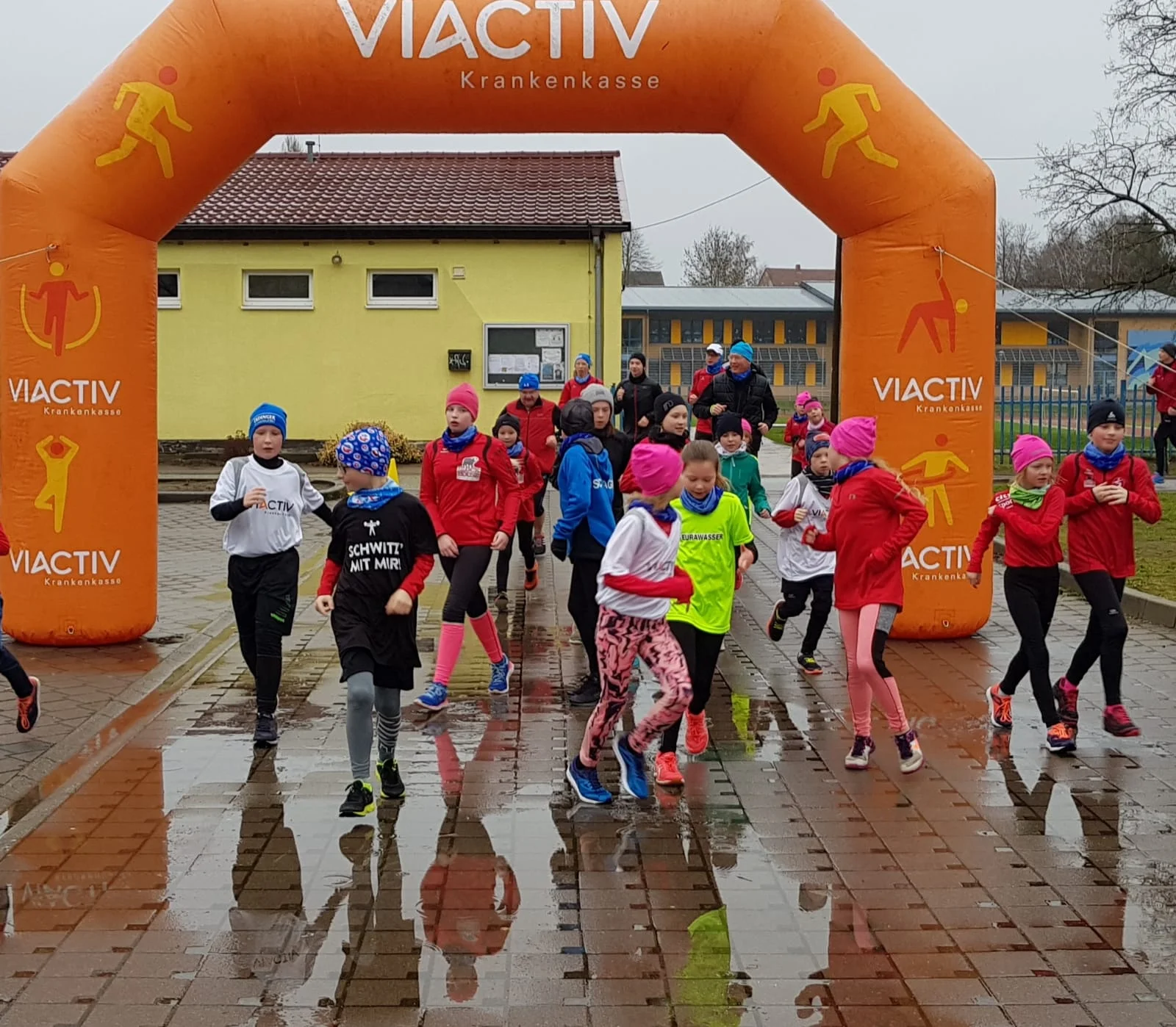 Das Foto zeigt den Zieleinlauf der 3 Kilometer Läufer. Foto: Christine Boldt