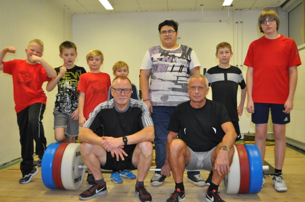 Trainer und Hebernachwuchs des TSV Schwerin. Foto: privat