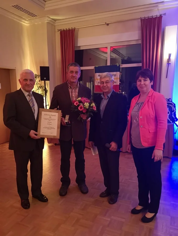 Silberne Ehrennadel für Kai Thiede