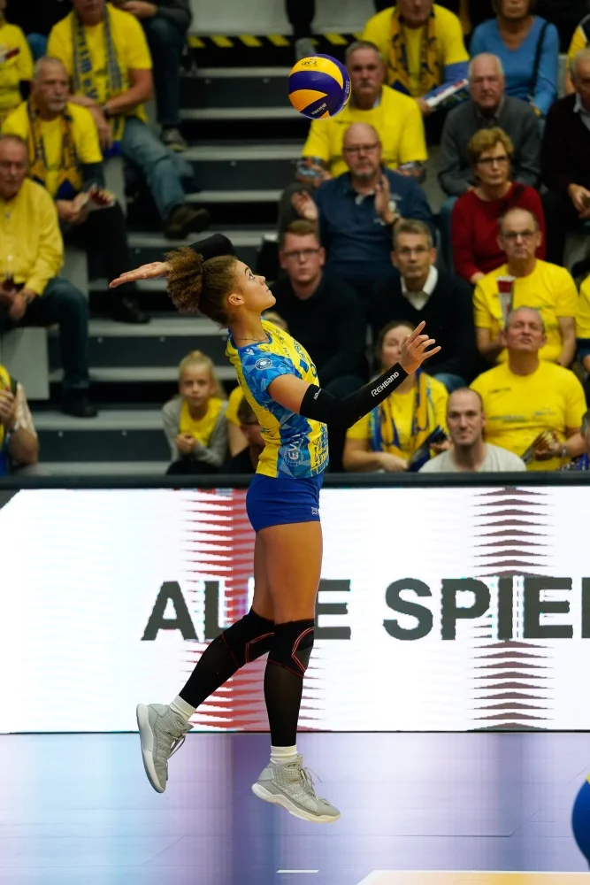 Kimberly Drewniok im Spiel gegen die Ladies in Black Aachen. FOTO: © SSC