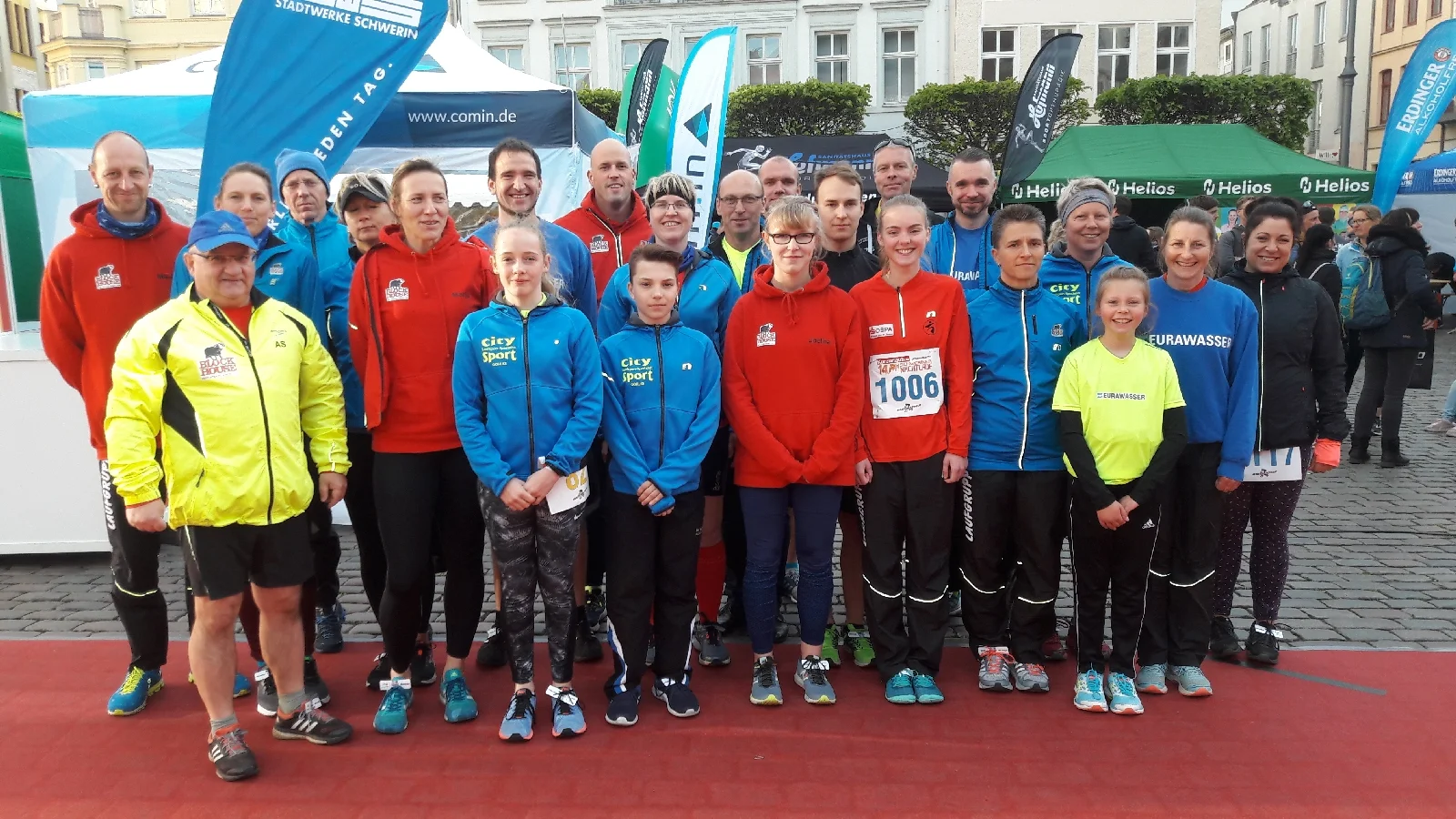 Das Foto zeigt die Abordnung des SC Laage wenige Minuten vor dem Start. Foto: Heike Knabe