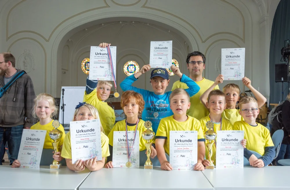 Schachkinder räumen beim Schulschach-Cup ab