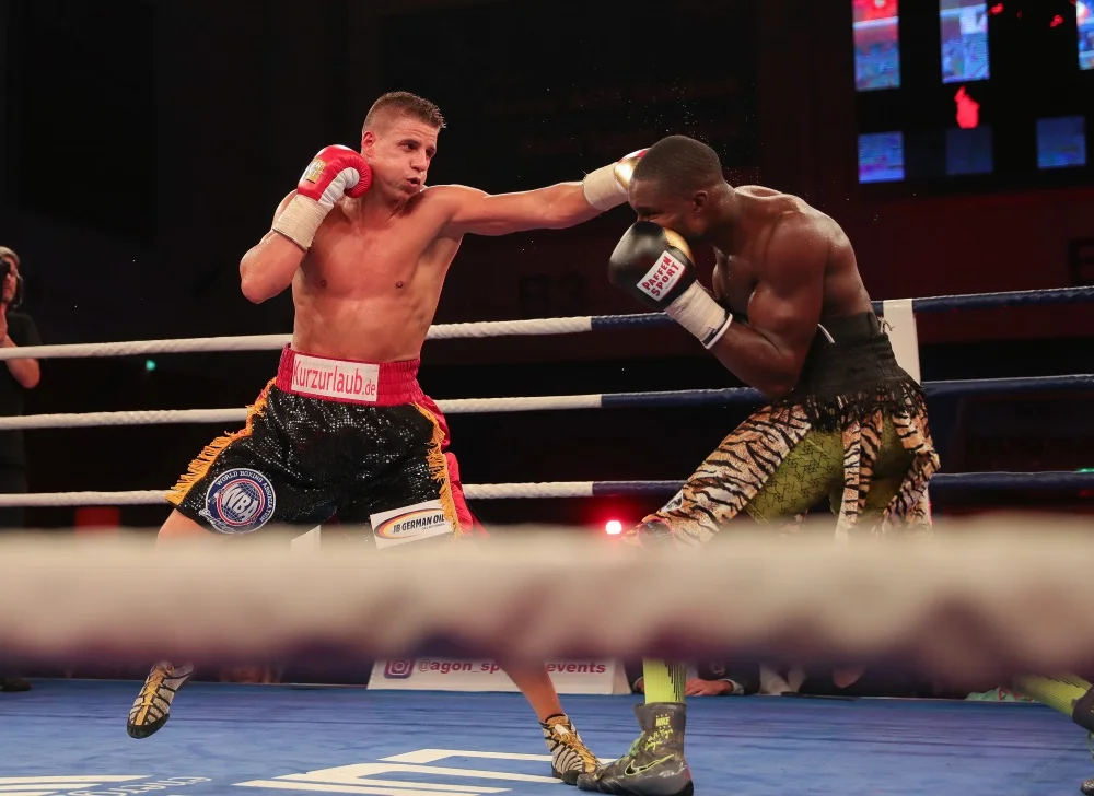 Tyon Zeuge vs Cheikh Dioum – Supermittelgewicht 8 Runden Internationale AGON Boxgala Potsdam(Foto: AGON SPORTS & EVENTS/Michael Freitag)