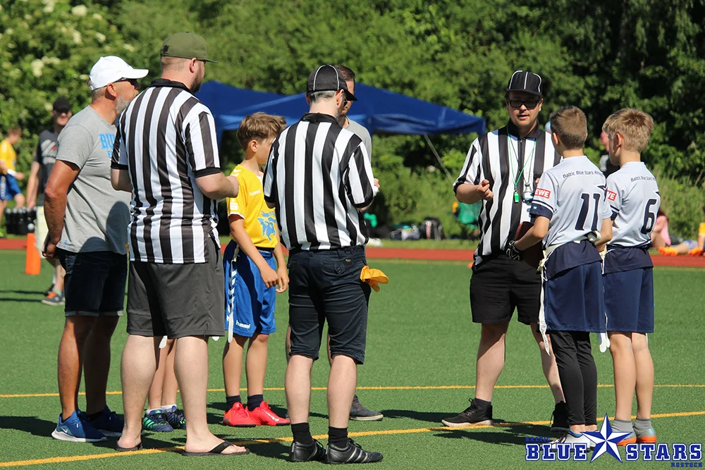 Blue Stars Junior Flags und Mecklenburg Minibulls beim Cointoss.