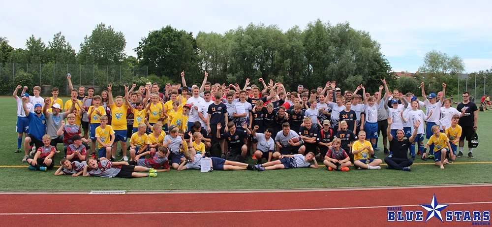 Gruppenfoto aller Teams nach der Siegerehrung.