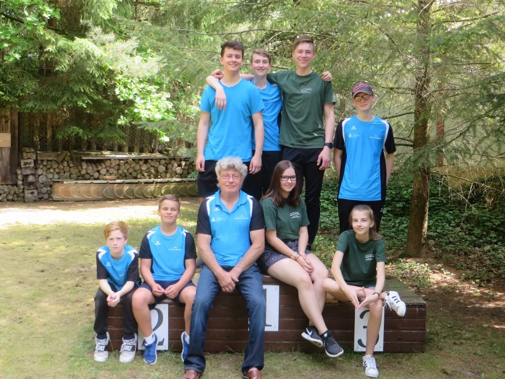 Das Neubrandenburger Schützenteam mit Trainer Günter Hettig. Foto: SV“ Vier Tore Neubrandenburg“