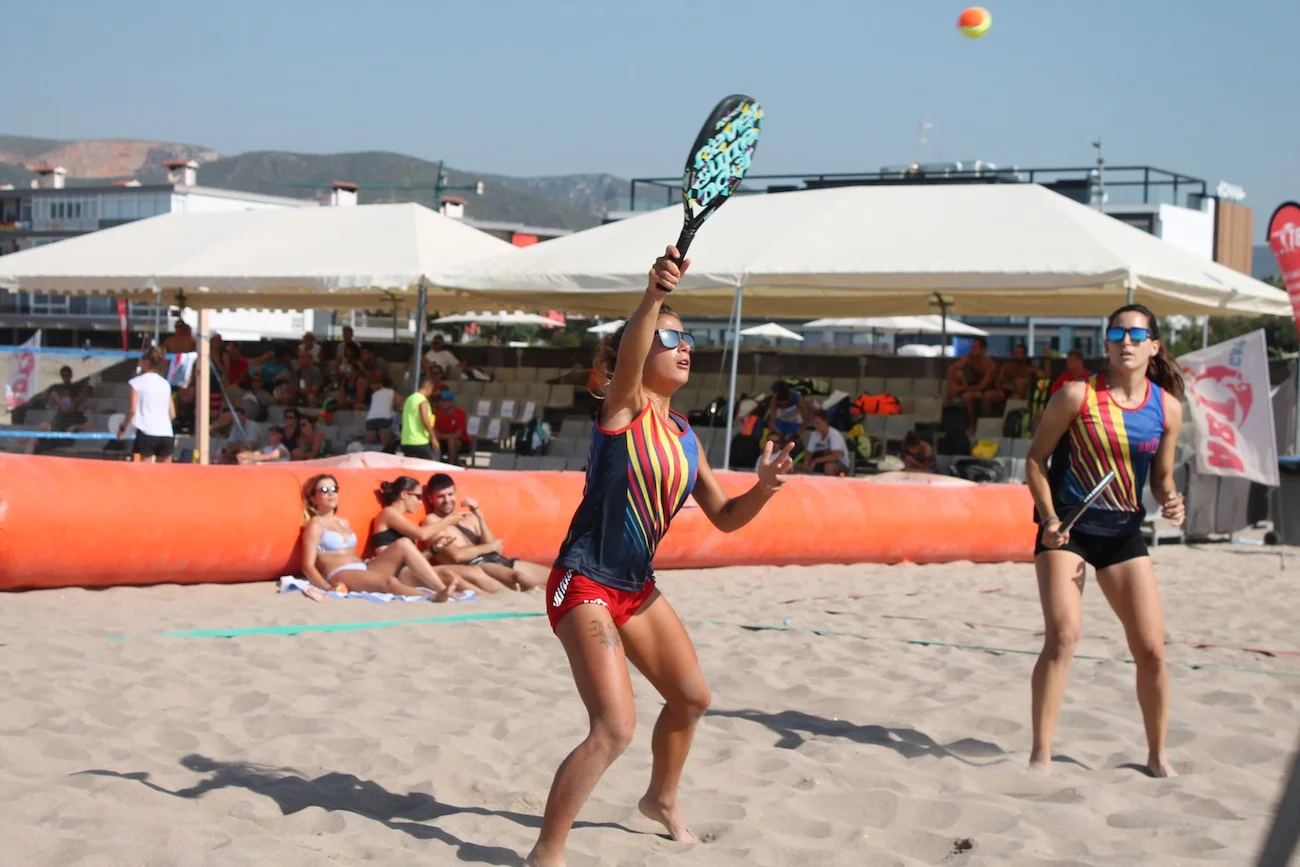 Acht Spielerinnen und Spieler aus MV im Beach Tennis WM-Kader