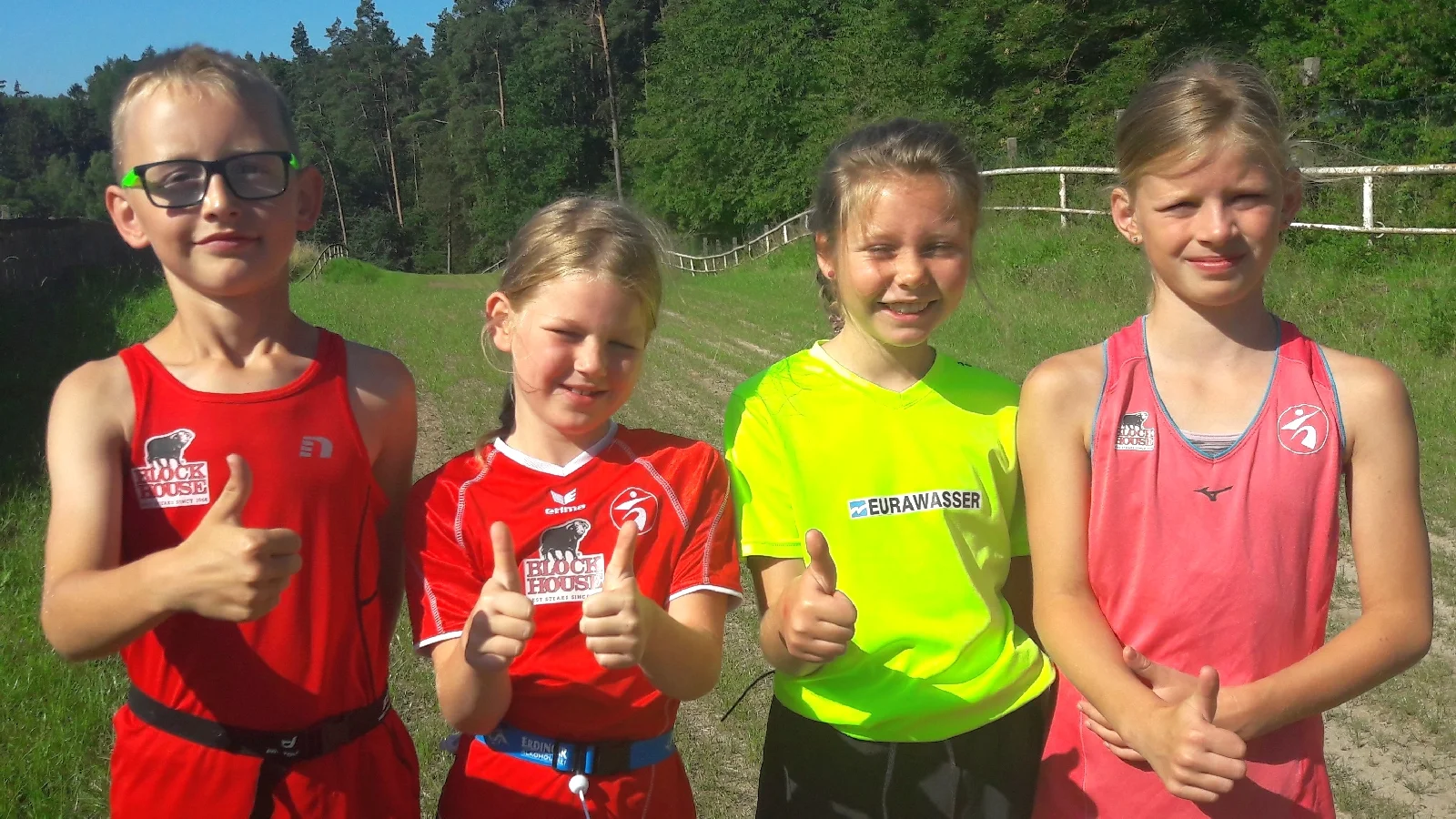 Das Foto zeigt Lennox, Emi, Johanna und Pia. Sie fanden das Laufabzeichen-Projekt toll. Foto: André Stache