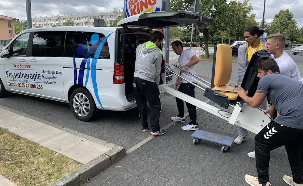 Mecklenburger Stiere richten Fitnessraum ein