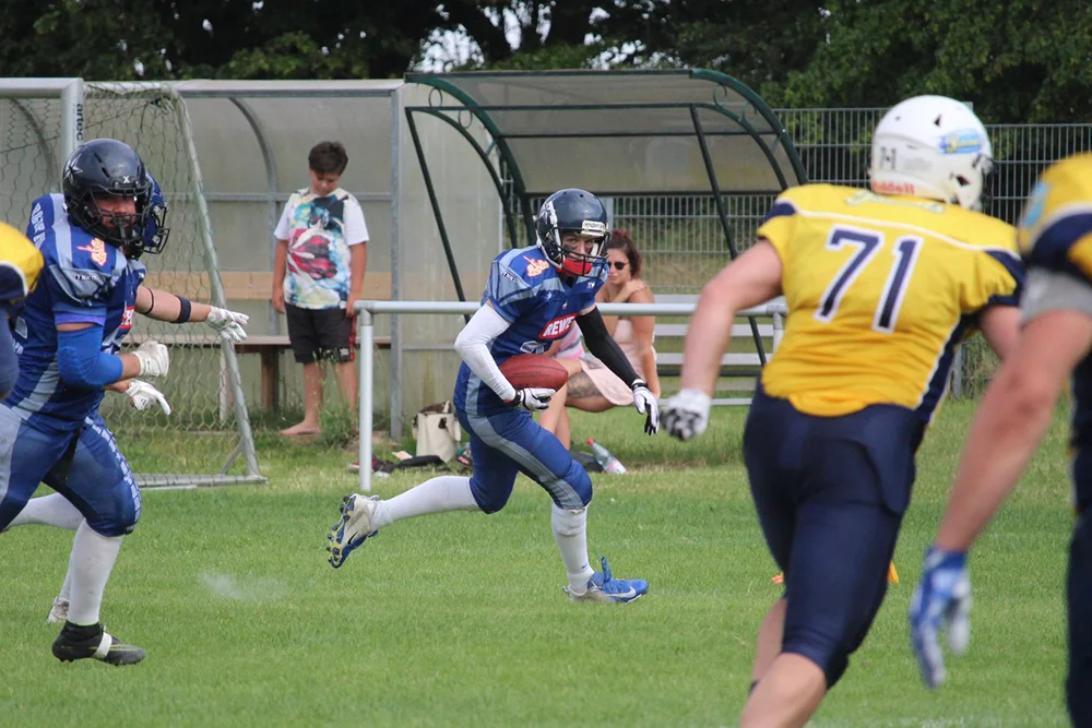 Cornerback #24 Lukas Klein fing einen Passversuch der Brandenburg Patriots ab und trug diesen zum Touchdown.