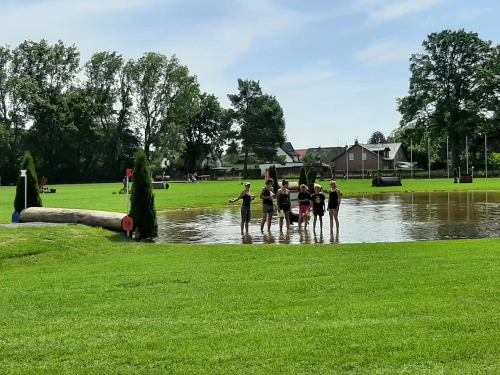 Teilnehmerinnen aus Mecklenburg-Vorpommern am Bundesnachwuchschampionat Vielseitigkeit in Warendorf 2019. Foto: © Bianca Sack