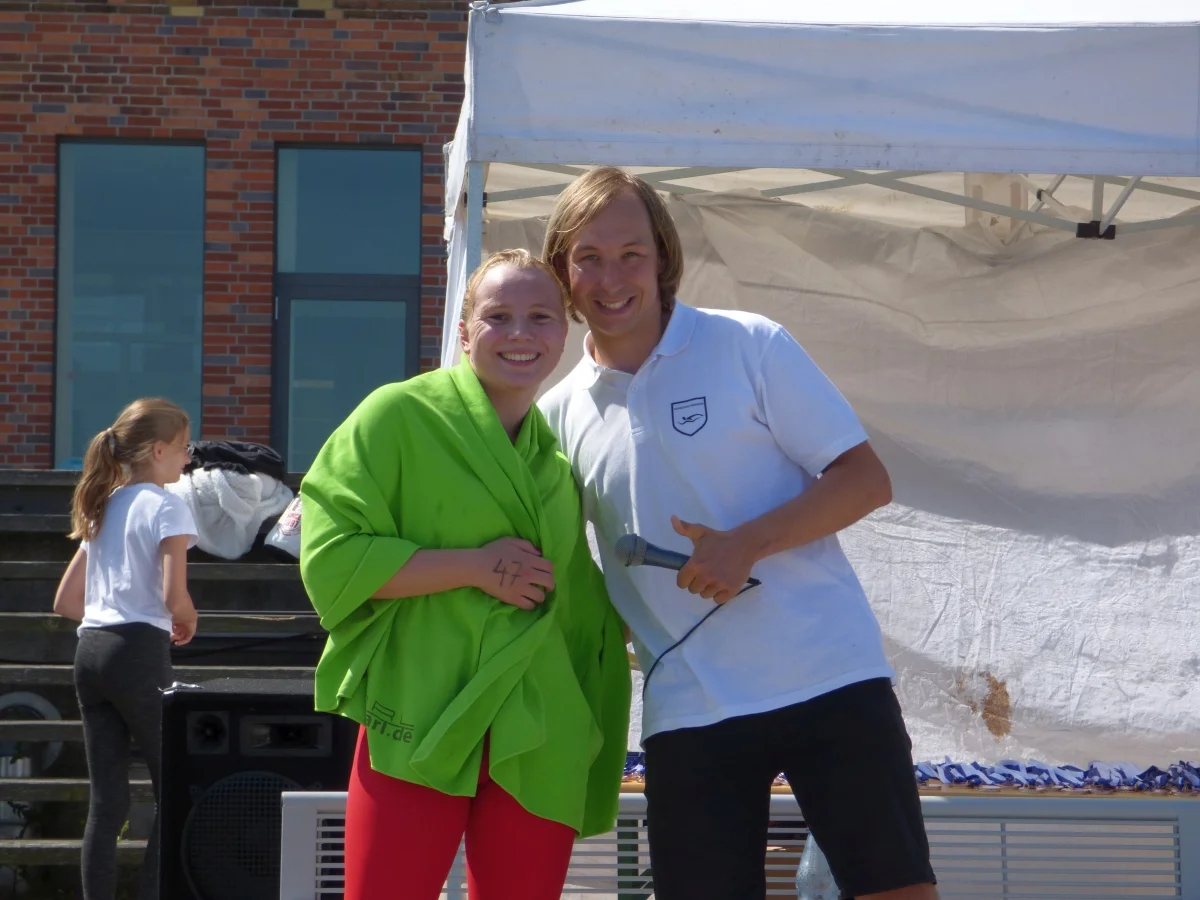 Doppelsiegerin Lotta Steinmann mit Nico Beuster vom Hanseschwimmverein Rostock e.v. Doppelsiegerin Lotta Steinmann mit Nico Beuster vom Hanseschwimmverein Rostock e.v.