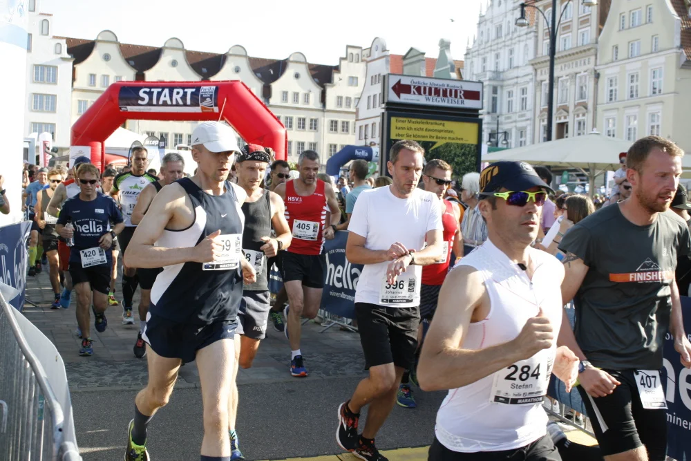 Start der 17. hella marathon nacht rostock. Foto: BMS/ Olaf Jenjahn