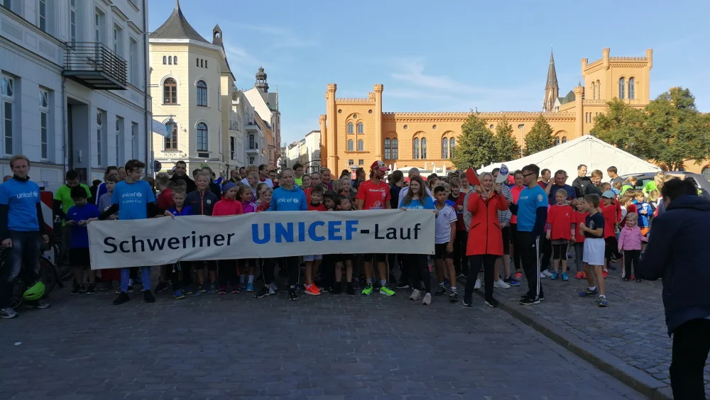 23. Schweriner UNICEF-Lauf um den Pfaffenteich | Benefizlauf für Projekt >>UNICEF macht Mädchen stark – für Mädchen in Gambia<<