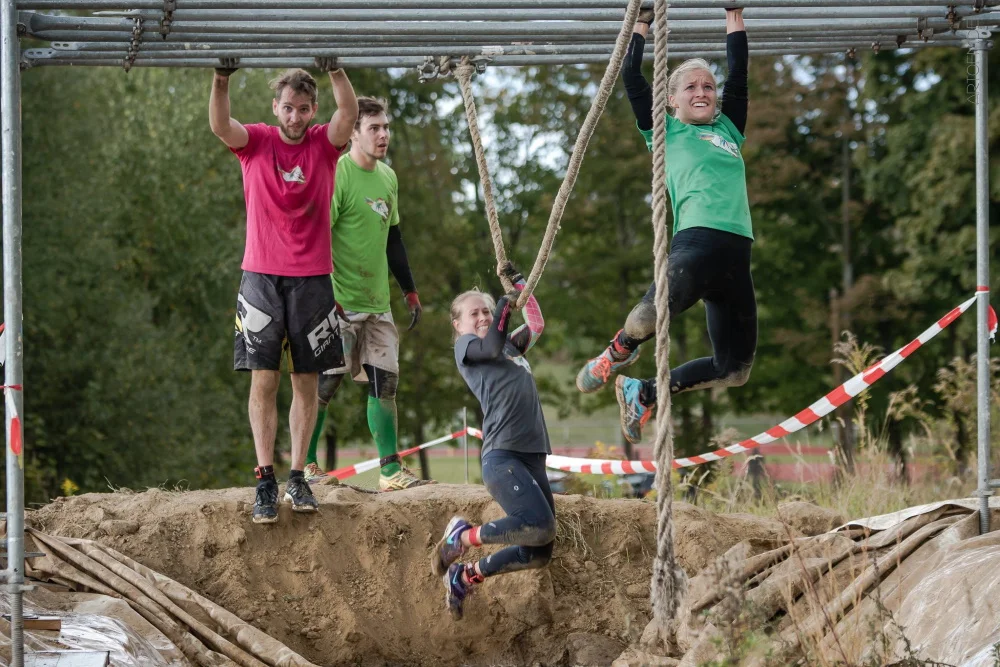 60 bis 70 Hindernisse warten auf die Einzelkämpfer beim One-Man bzw.One-Women – RUN. Foto: FEEL THE RUN FEEL THE RUN - Der etwas andere Hindernislauf am 28. September 2019 IN Gützkow - Klettern und Hangeln