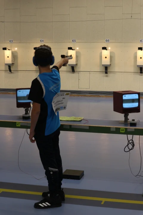 Theuerkauf (SV 'Vier Tore') mit der Luftpistole bei den Deutschen Meisterschaften in München | Sportschießen Neubrandenburg