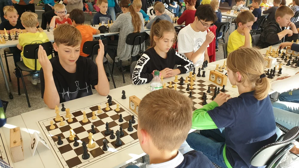 Thorge Kraeft und Jasmin Joachim (Sieger Kinder Breitenschach) in der letzten Runde. Foto: Christian Joachim Rostocker Stadtmeisterschaften - Thorge Kraeft und Jasmin Joachim (Sieger Kinder Breitenschach) in der letzten Runde. Foto: Christian Joachim
