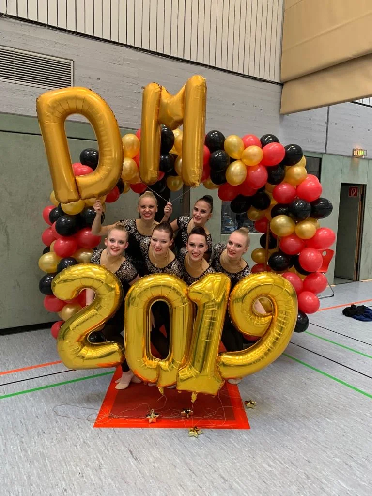 Erfolgreich bei dnr Deutschen Meisterschaften in Meinerzhagen: Die Neubrandenburger Gymnastinnen der Altersklasse 18. Foto: Silke Ebert/TSC der Altersklasse 18