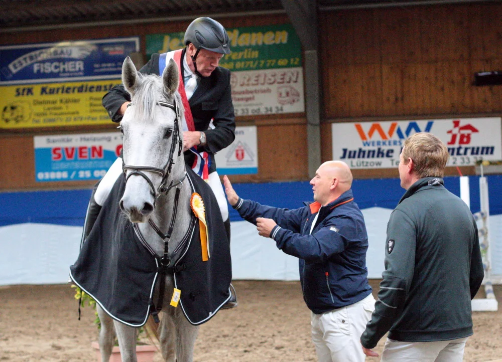 Familie Osterloh dominiert im Senioren Ü40-Springcup 2019
