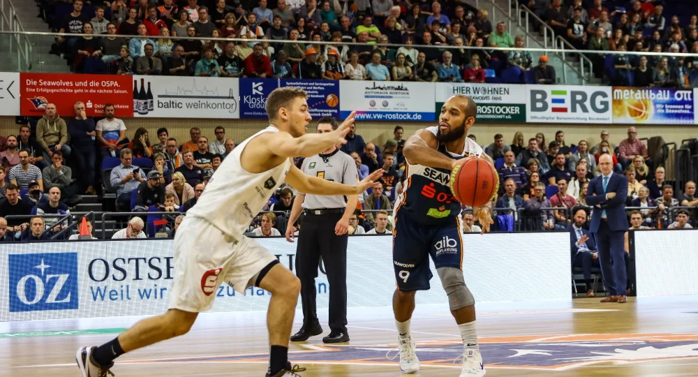 Chase Adams‘ Leistungen blieben hinter den Erwartungen des Trainerstabs zurück. Foto: Sylvia Funk Basketball: SEAWOLVES trennen sich von Chase Adams. Foto: Sylvia Funk