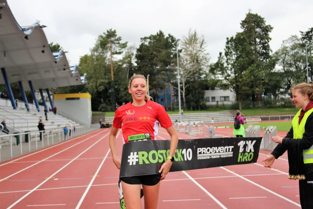 Ex-Rostockerin Johanne Flacke siegte bei den Frauen deutlich in 38:12 min. Foto: Pro Event