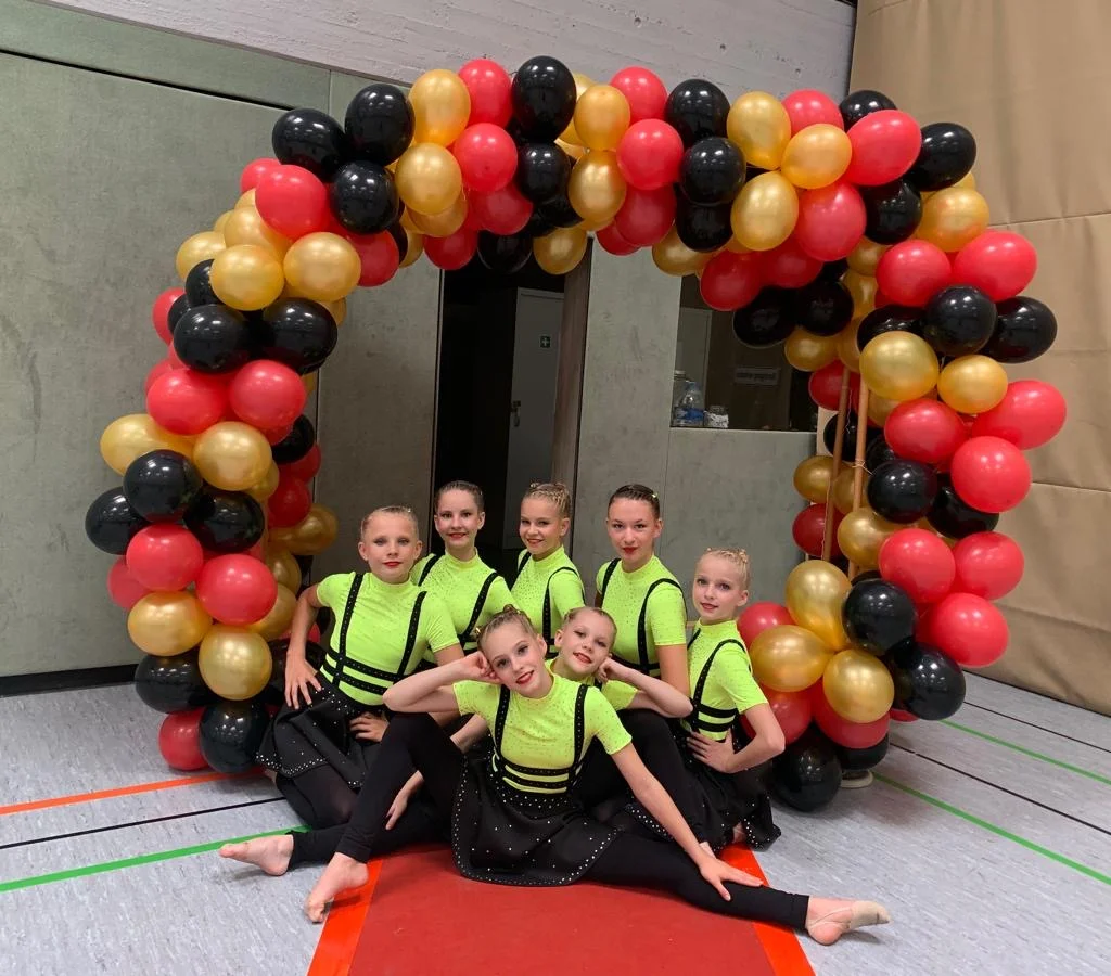 Holten überraschend den DM-Titel in Meinerzhagen: Das Jugendteam des TSC Neubrandenburg. Foto: Silke Ebert/TSC Holten überraschend den DM-Titel in Meinerzhagen: Das Jugendteam des TSC Neubrandenburg. Foto: Silke Ebert/TSC
