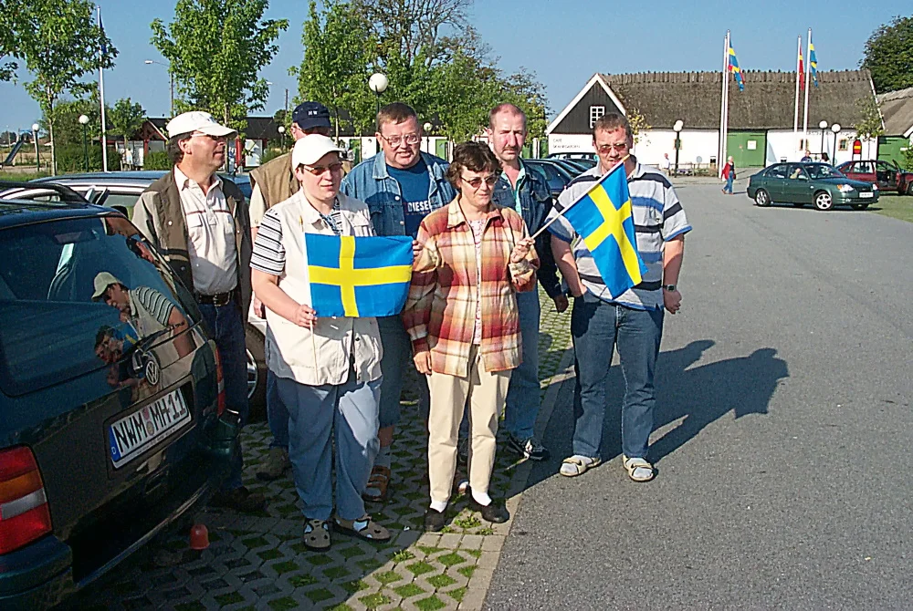 Erste Schwedenreise 2004. v.l.: W. Manz, H. Wilde, R. Wilde, W. Klose, S. Gessner, H. Manzelmann, J. Thede (Archivfoto: Abt. Kegeln VfL Neukloster)