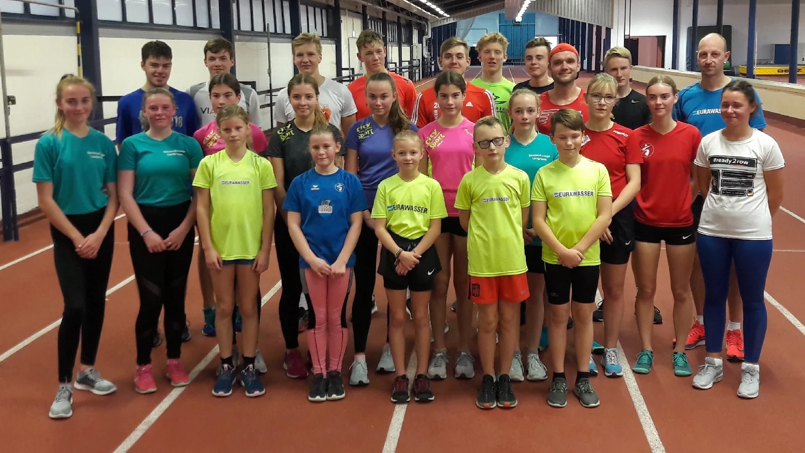 Das Foto zeigt die Athletinnen und Athleten des gemeinsamen Trainings.