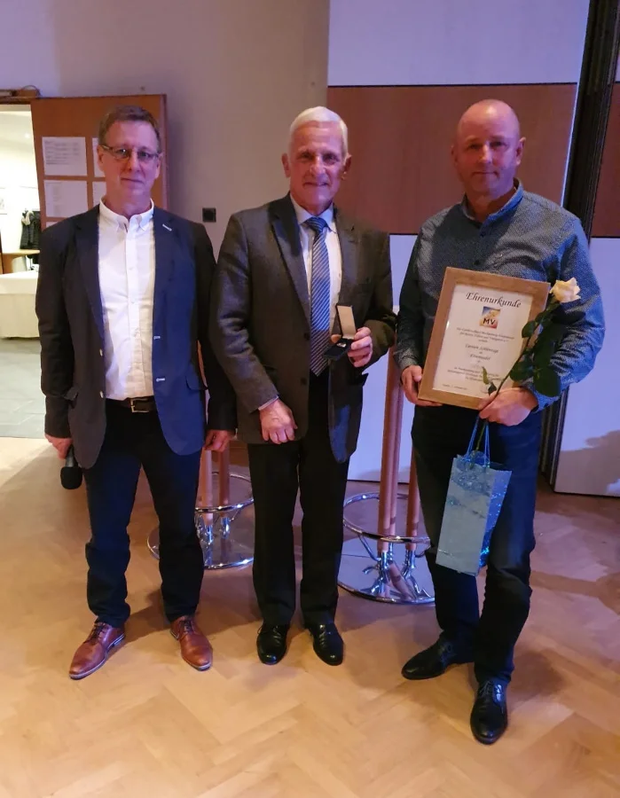 Carsten Schlönvogt mit der Ehrennadel in Silber ausgezeichnet