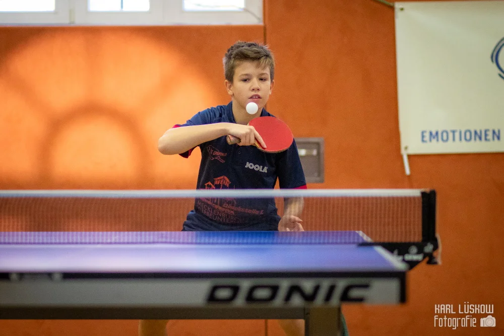 Nachwuchsspieler Nico Weißenborn ist voll auf den Ball fokussiert. Foto: Karl Lüskow Greifswalds Nachwuchsass Nico Weißenborn ist voll auf sein Spiel fokussiert. Foto: Karl Lüskow