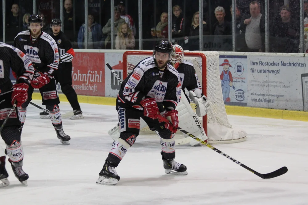 Die Rostock Piranhas müssen am Freitag in der Drachenhöhle gegen die Black Dragons Erfur ran | Eishockey in Mecklenburg-Vorpommern | Foto: Susann Ackermann
