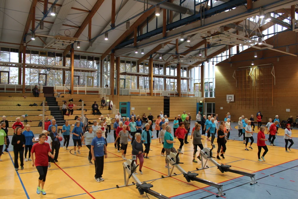 Rege Teilnahme beim traditionellen Seniorensportfest „Aktiv-40 plus“. Foto: Kreissportbund Vorpommern-Rügen e.V. Über 100 Teilnehmer am Spiel- und Sportfest in Stralsund