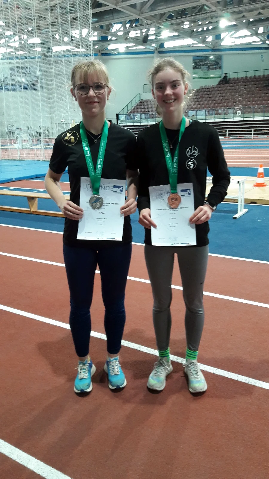 Zwei Mal Silber und Bronze unterm Hallendach