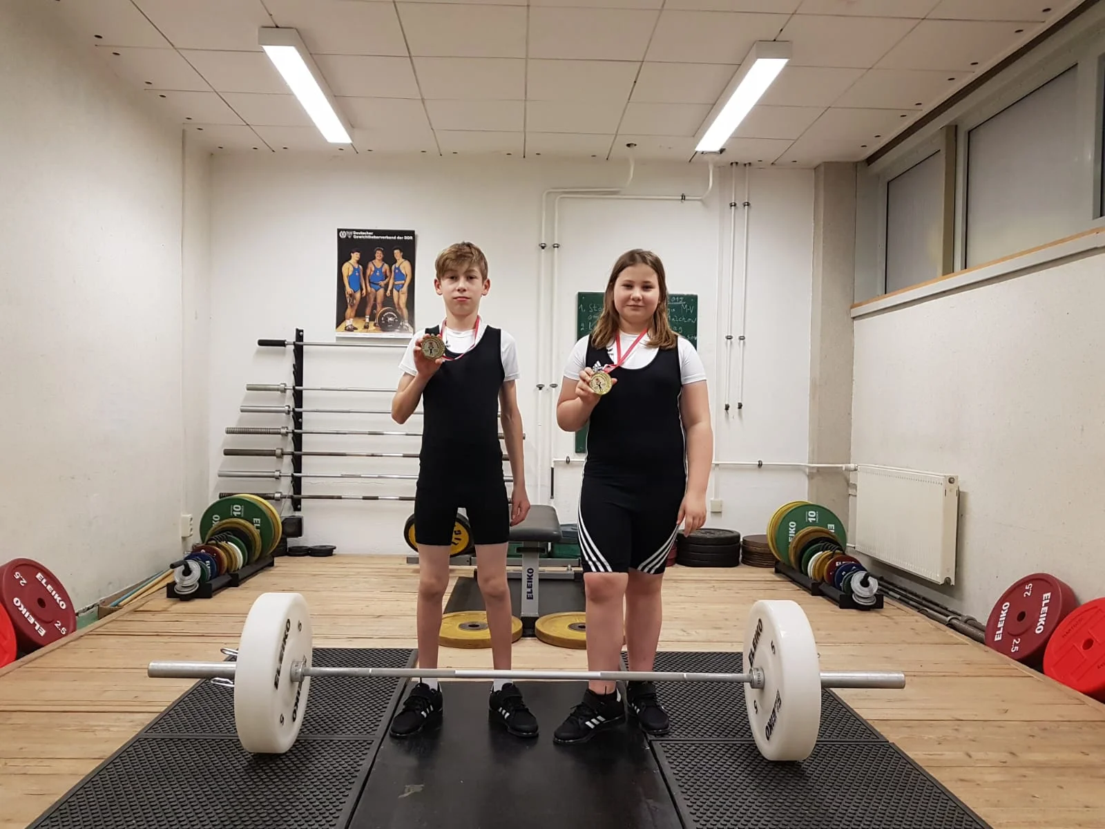 Maximilian Schubert und Zoe Bunge vom TSV Schwerin. Foto: Dieter Griffel Maximilian Schubert und Zoe Bunge vom TSV Schwerin mit ihren in Polen gewonnenen Medaillen. Foto: Dieter Griffel