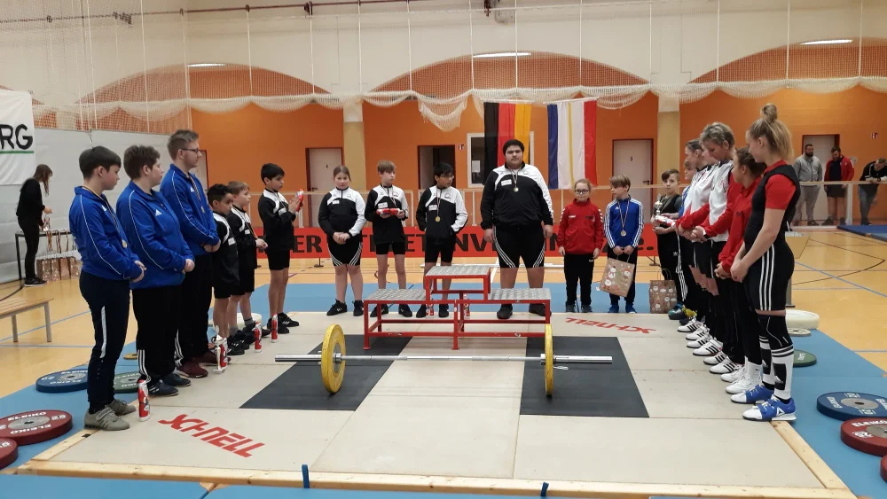 Der Gewichtheber-Nachwuchs des TSV Schwerin beim zweiten Durchgang der Landesliga MV in Wahrsow bei Herrnburg. Foto: M. Porepp Die Nachwuchsheber des TSV Schwerin beim zweiten Durchgang der Landesliga MV in Wahrsow bei Herrnburg. Foto: M. Porepp | Gewichtheben in Mecklenburg-Vorpommern