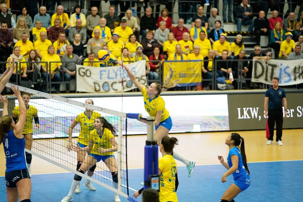 Mit den beiden klaren 3:0-Siegen gegen den niederländischen Meister Sliedrecht steht der Volleyball-Rekordmeister SSC Palmberg Schwerin im Achtelfinale des CEV-Cups. Foto: Michael Dittmar