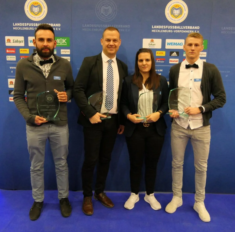 Spielerin, Spieler, Trainer und Schiedsrichter des Jahres 2019: Christoph Dallmann, Christian Ullerich, Elaine Heller und Alexander Lukesch | Foto: LFV MV