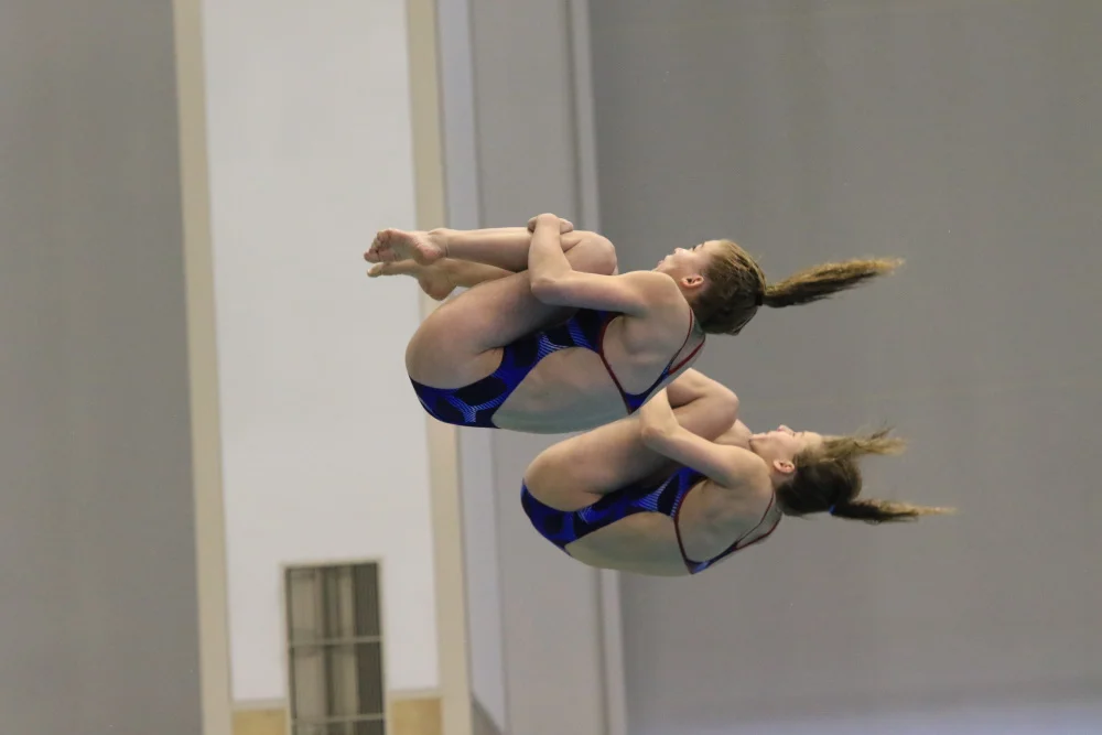 Jette Müller und Thalea Paschel (WSC Rostock) belegten beim letzten Springertag für die deutsche Mannschaft überraschend eine den dritten Platz im 3m-Synchronspringen der Damen. Foto: © Verein Internationaler Springertag Rostock e.V. Jette Müller und Thalea Paschel (WSC Rostock) belegten beim letzten Springertag für die deutsche Mannschaft überraschend eine den dritten Platz im 3m-Synchronspringen der Damen. Foto: © Verein Internationaler Springertag Rostock e.V.