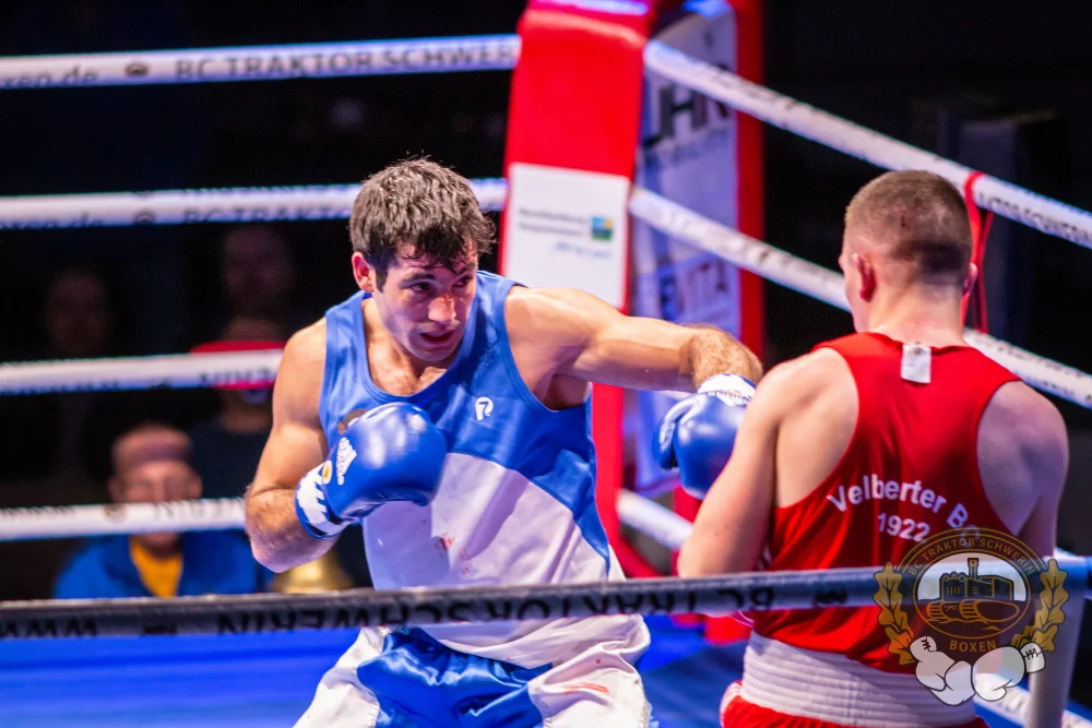 Bundesliga-Boxer Nadir Mehmet Ünal beim Kampf. Foto: ©️ Boxclub TRAKTOR Schwerin
