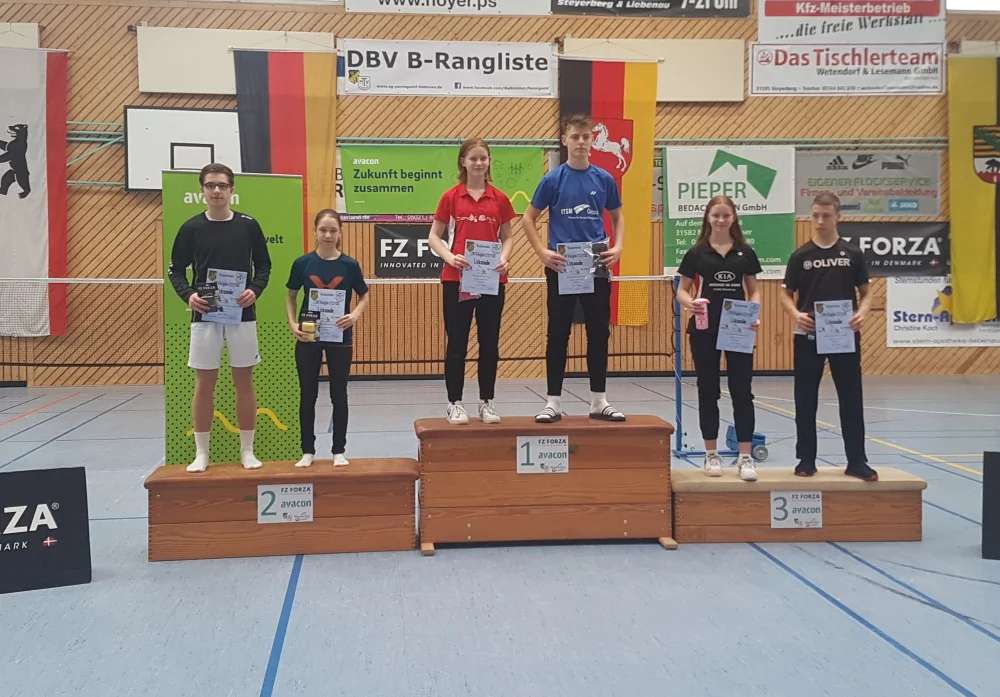 Platz 2 für Luca Wiechmann und Marleen Schwabe (Berlin) im Gemischten Doppel. Foto: BSC 95 Schwerin 1. Norddeutschen Rangliste U17/19 in Liebenau 2020 - Platz 2 für Luca Wiechmann und seine Berlina Mixed-Partnerin Marleen Schwabe