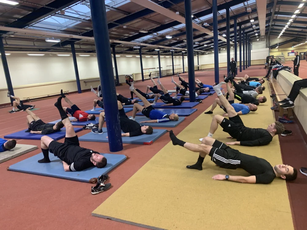 Halbzeittagung der Schiedsrichter: Trainingseinheit in der Laufhalle. Foto: Niclas Rose