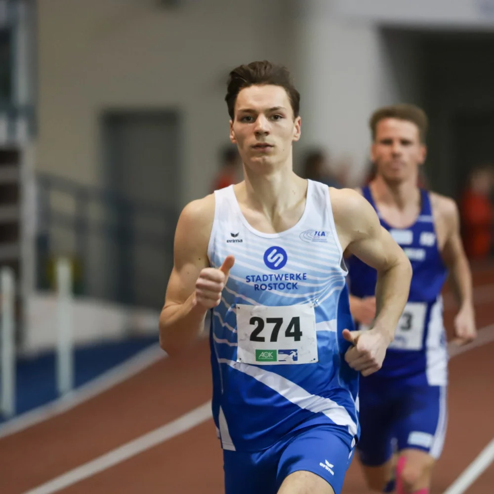 Leichtathleth Timo Liedemit avanciert in Hannover zum neuen Norddeutschen Meister im 800-Meter-Lauf. Foto: Frank Benischke, 1. LAV Rostock