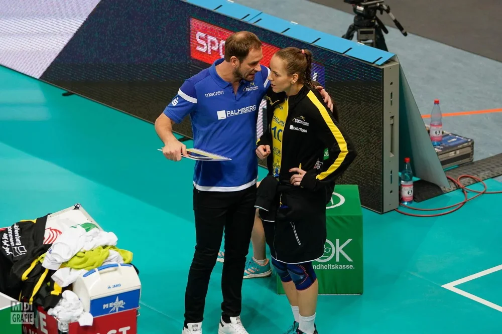 SSC- und Nationalmannschaftskapitänin Denise Hanke zusammen mit Bundes- und Clubtrainer Felix Koslowski. Foto: Michael Dittmer