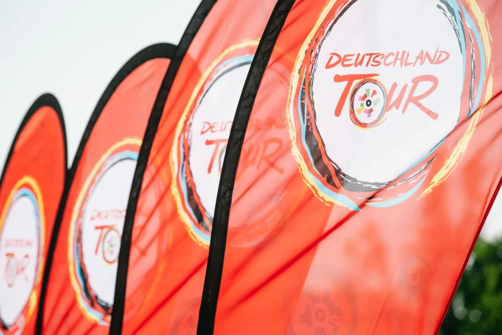 Banner mit dem Logo der Deutschland Tour