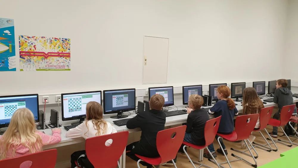 Ein Bild aus anderen Tagen: Kinder der Grundschule Lichtenhagen und der ecolea Rostock bei den Europäischen Internetmeisterschaften an der ecolea Rostock im Herbst 2019. Foto: Christian Joachim